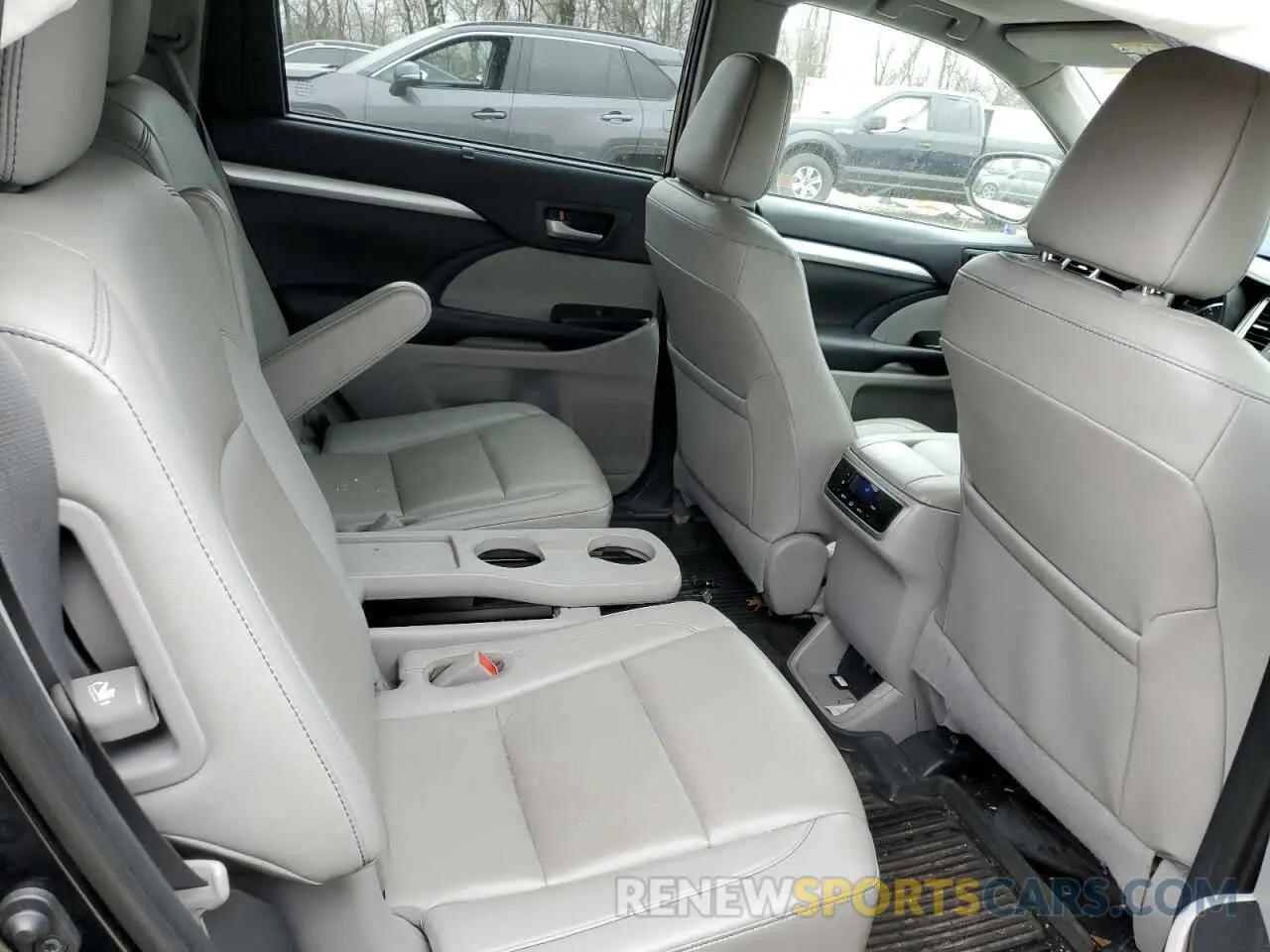 11 fotografías del automóvil dañado 5TDJZRFH1KS563361 TOYOTA HIGHLANDER 2019