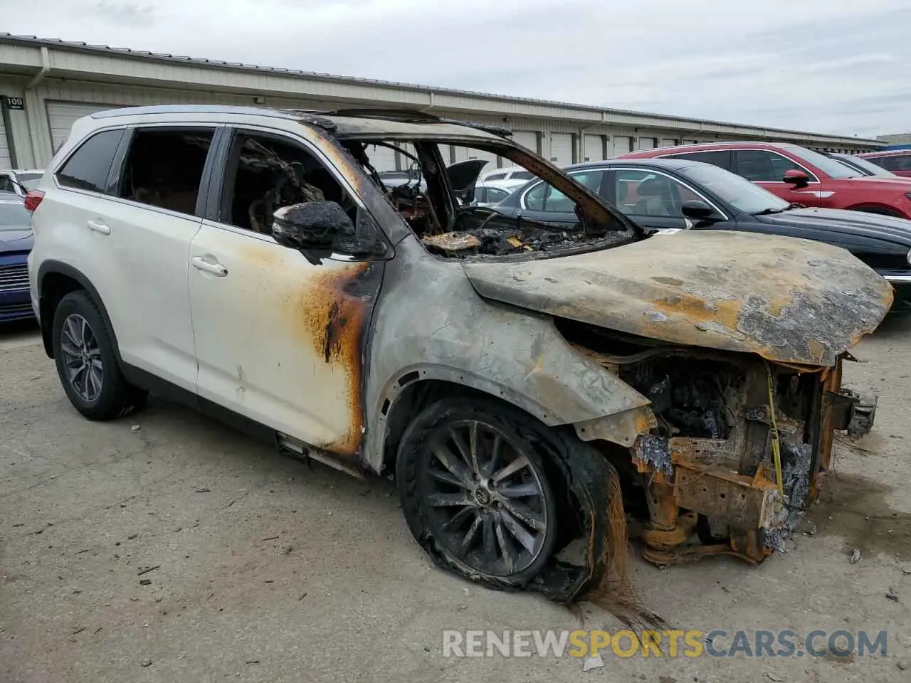 4 fotografías del automóvil dañado 5TDJZRFH1KS565353 TOYOTA HIGHLANDER 2019