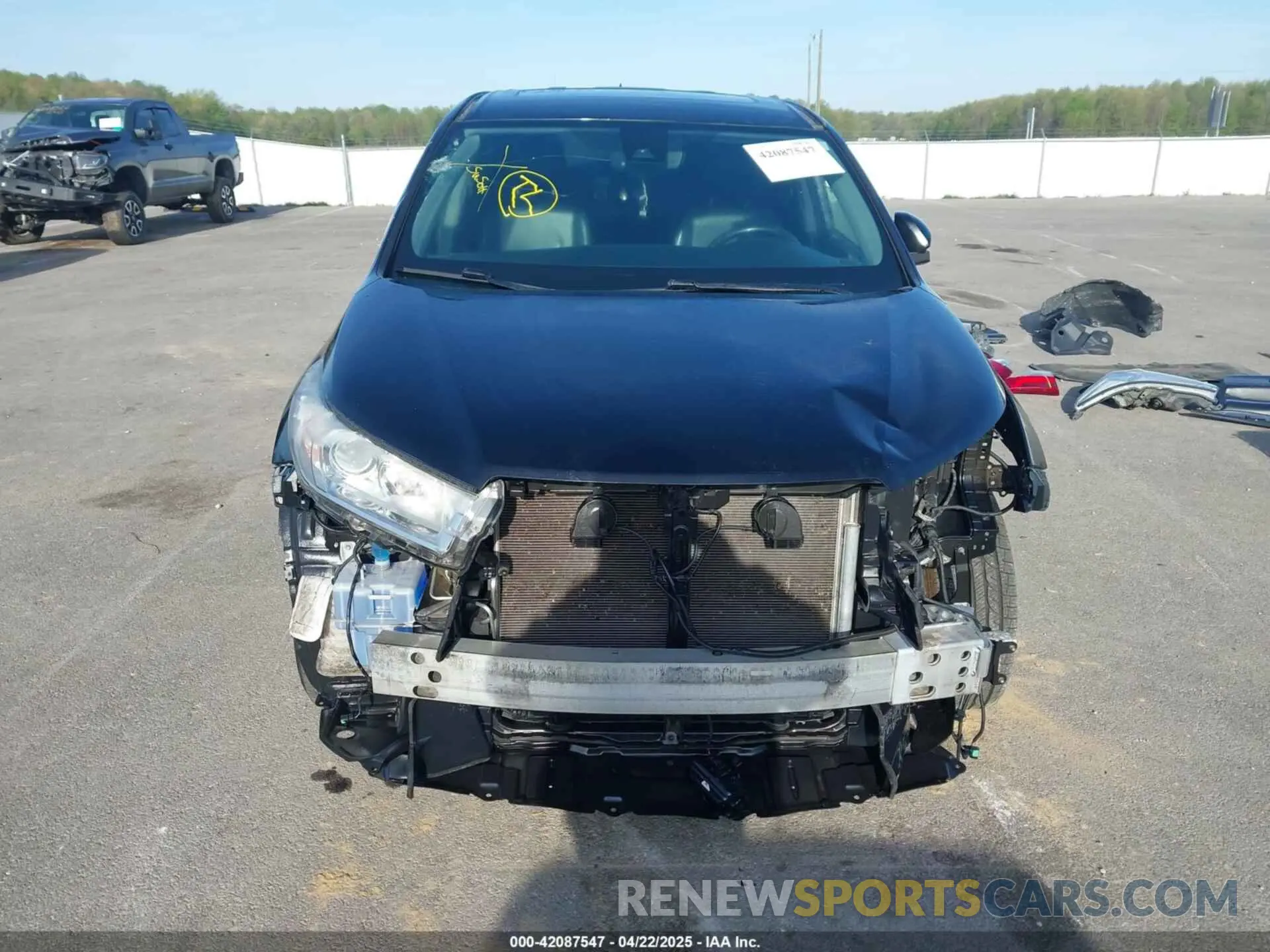 13 fotografías del automóvil dañado 5TDJZRFH1KS567197 TOYOTA HIGHLANDER 2019