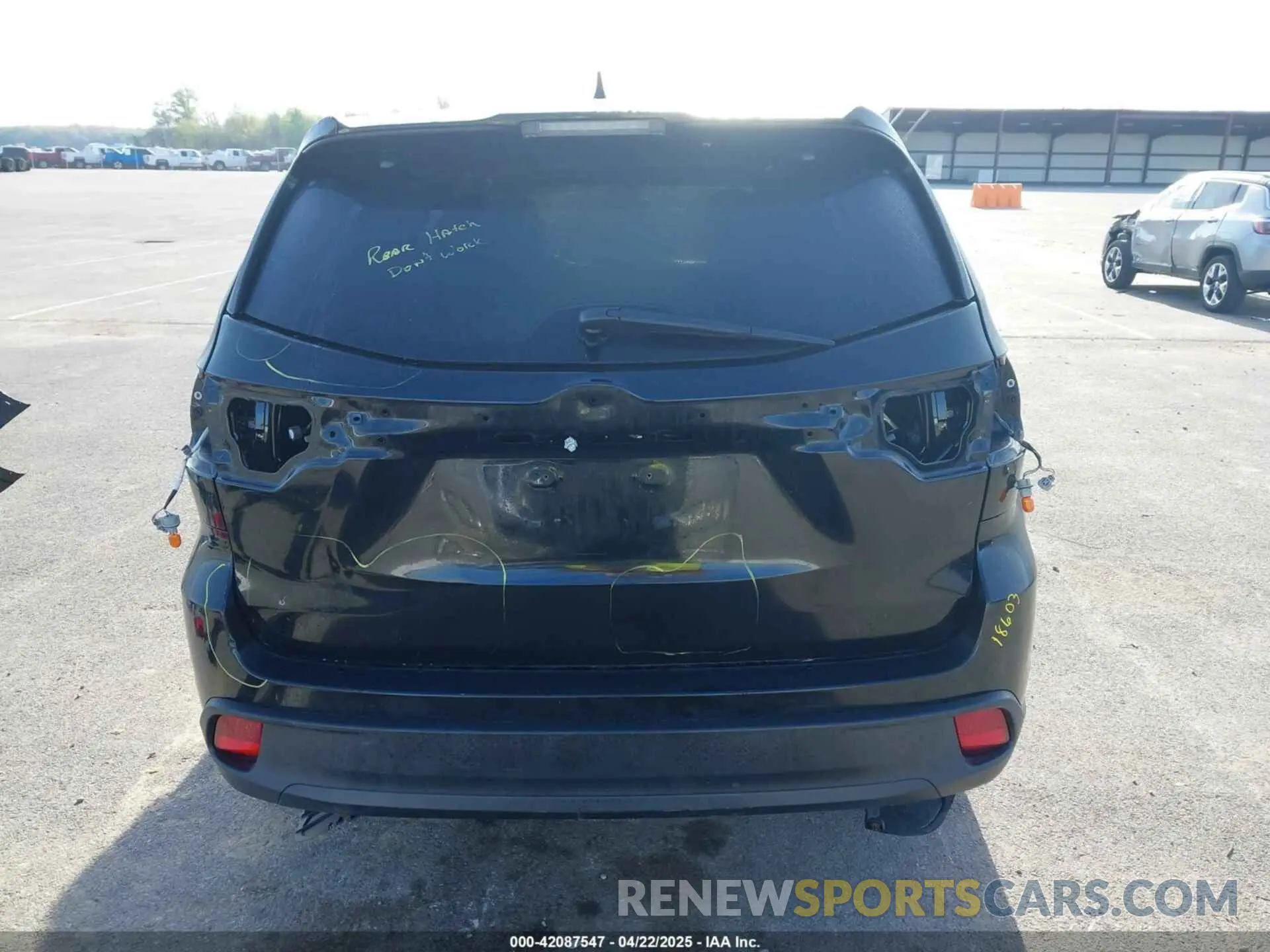 17 fotografías del automóvil dañado 5TDJZRFH1KS567197 TOYOTA HIGHLANDER 2019