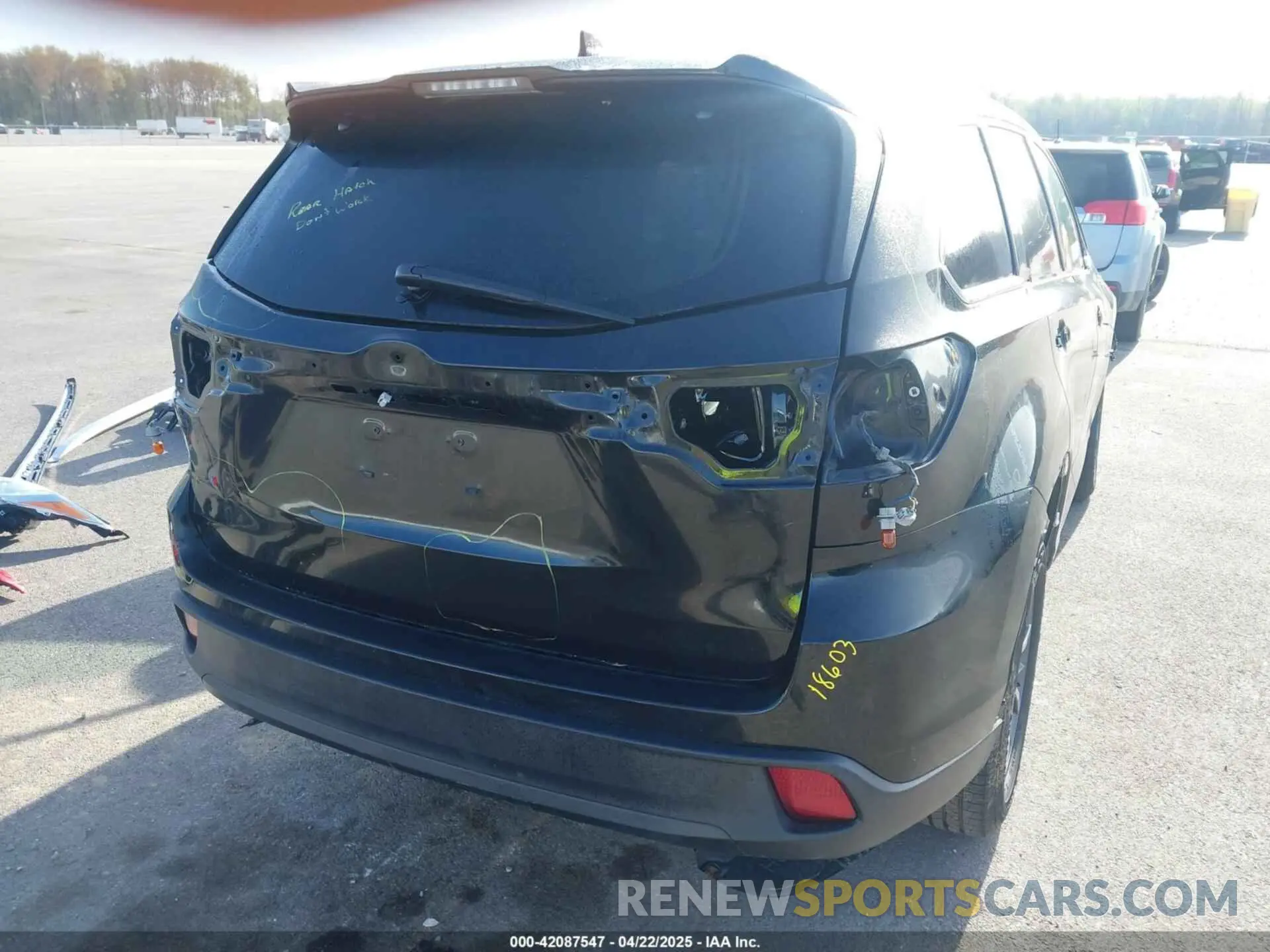 19 fotografías del automóvil dañado 5TDJZRFH1KS567197 TOYOTA HIGHLANDER 2019