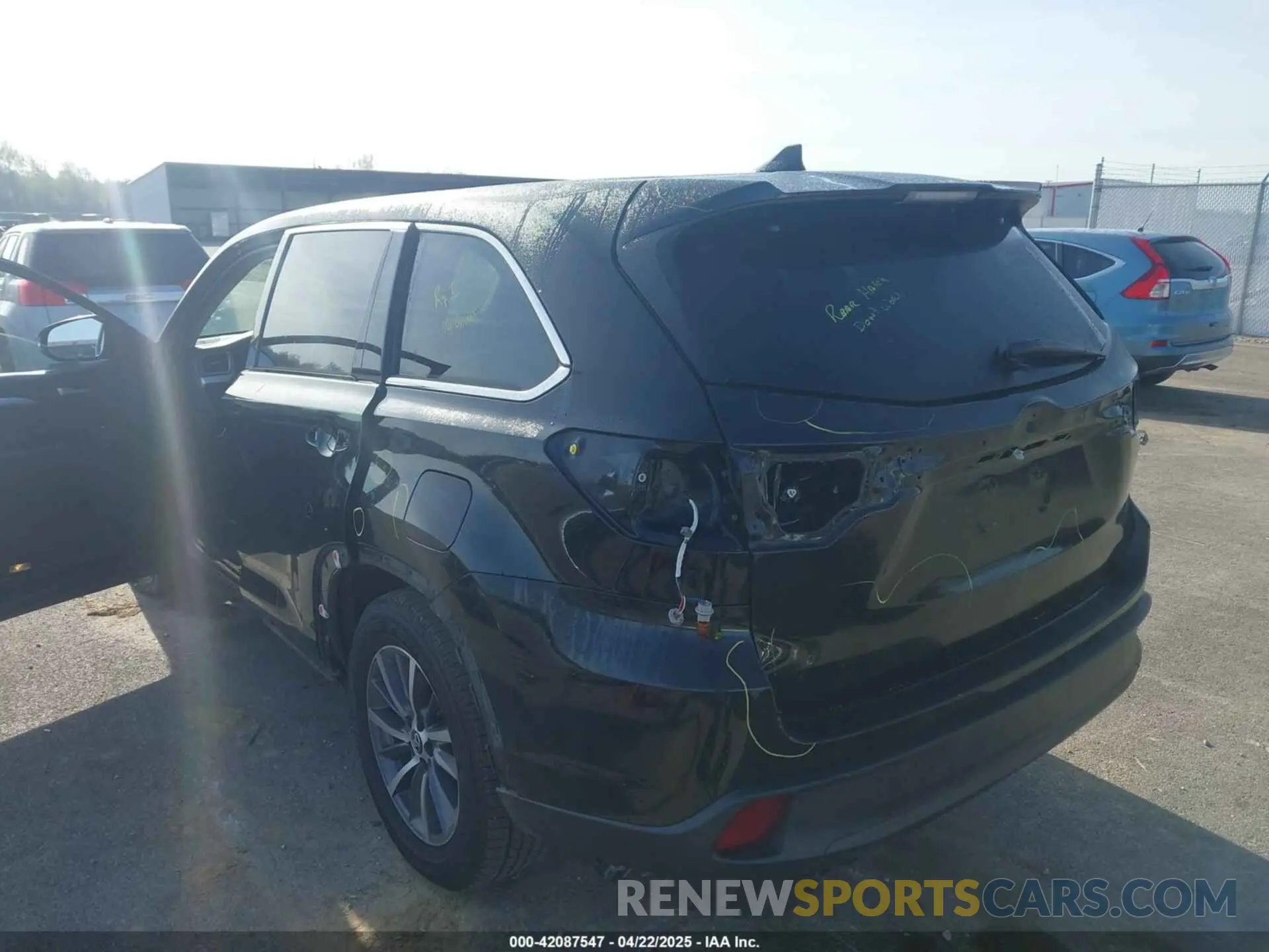 20 fotografías del automóvil dañado 5TDJZRFH1KS567197 TOYOTA HIGHLANDER 2019