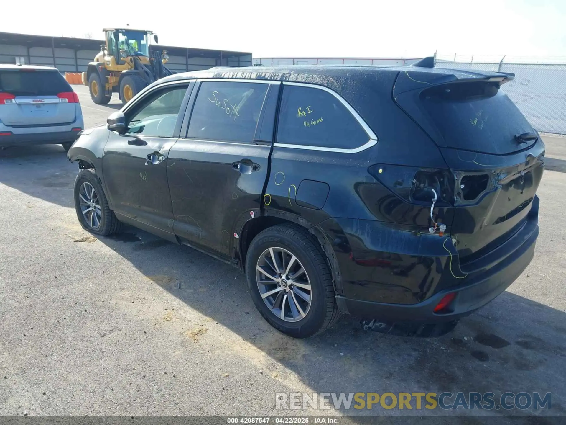 3 fotografías del automóvil dañado 5TDJZRFH1KS567197 TOYOTA HIGHLANDER 2019