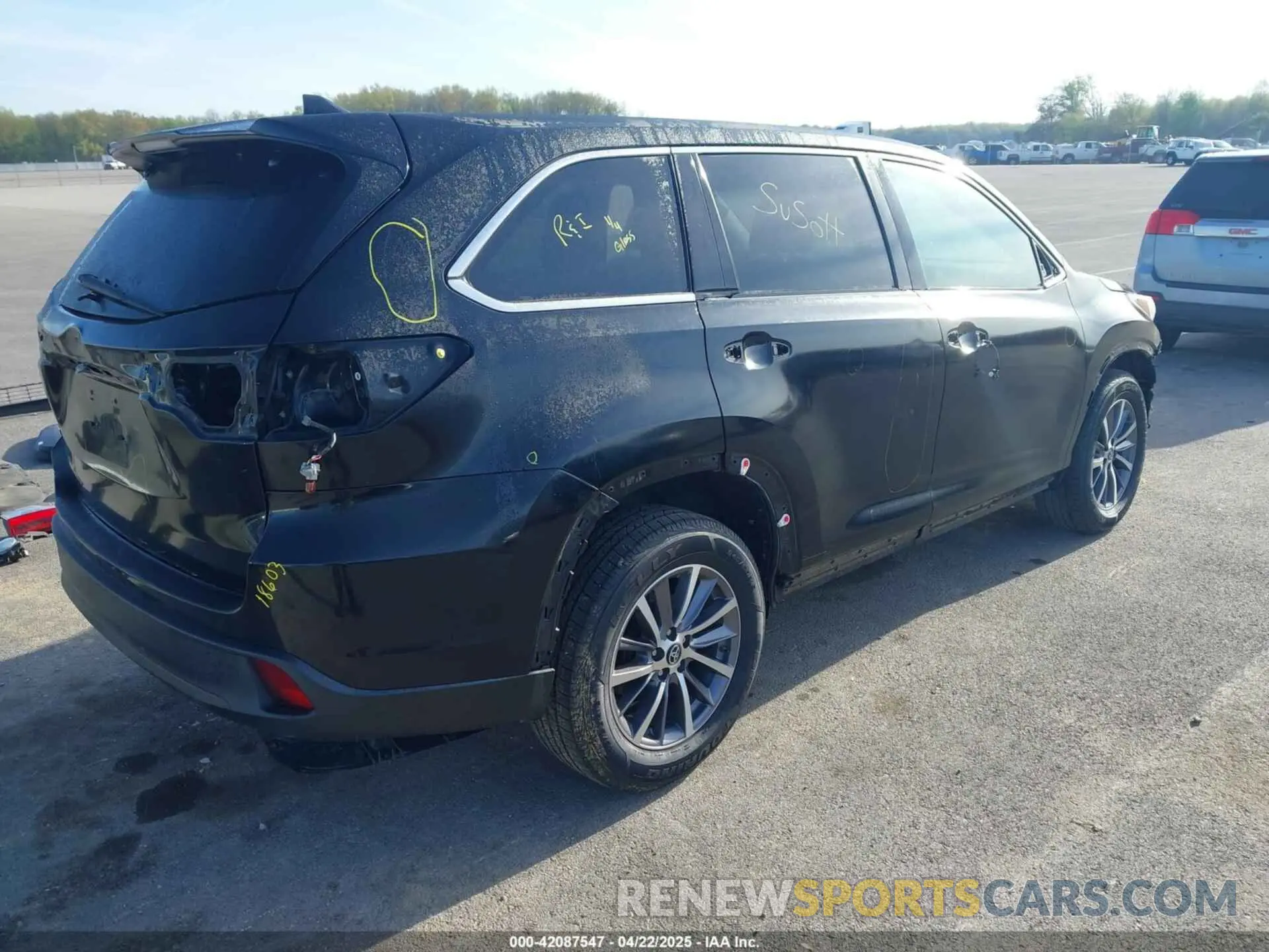 4 fotografías del automóvil dañado 5TDJZRFH1KS567197 TOYOTA HIGHLANDER 2019