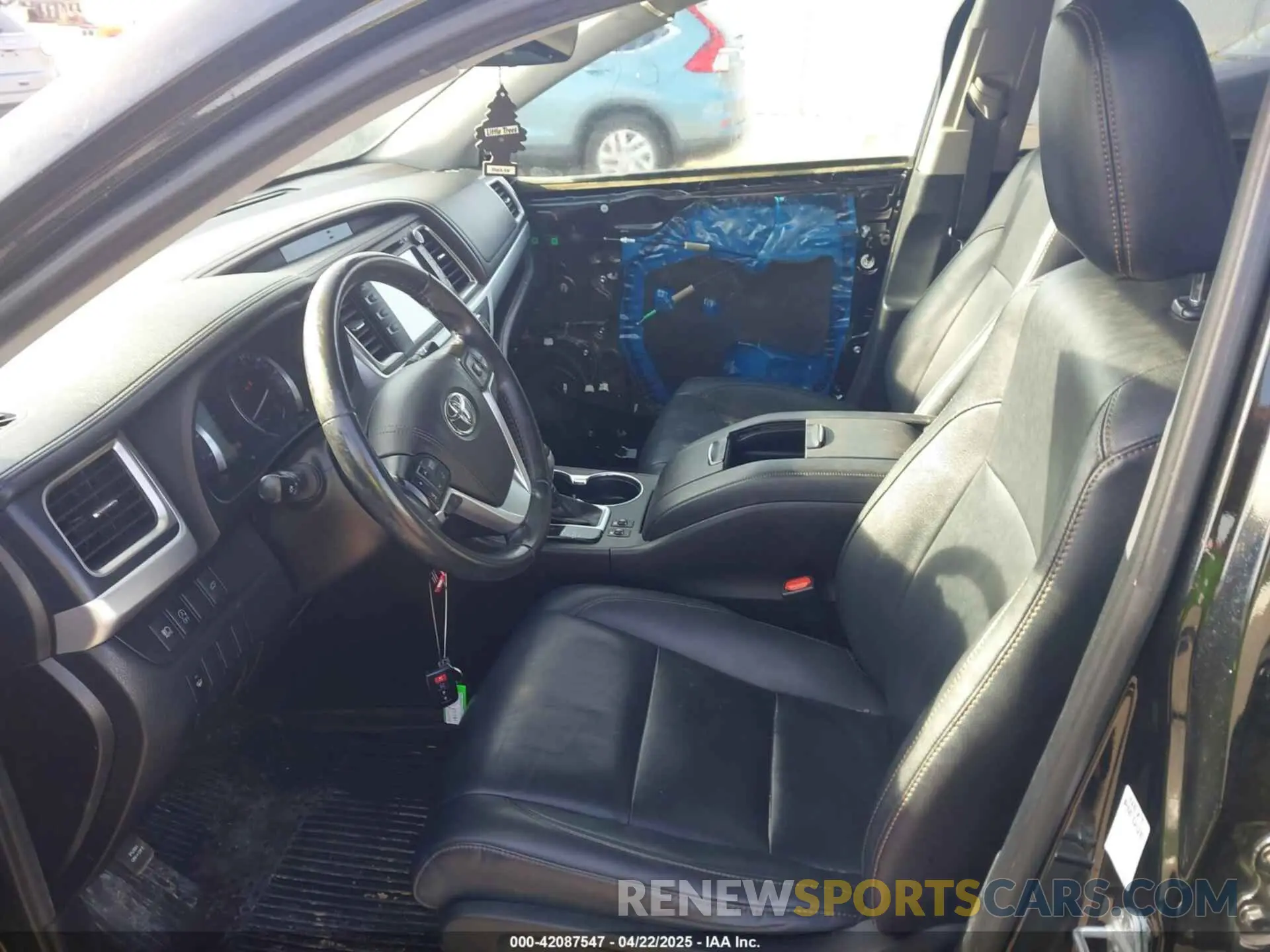 5 fotografías del automóvil dañado 5TDJZRFH1KS567197 TOYOTA HIGHLANDER 2019