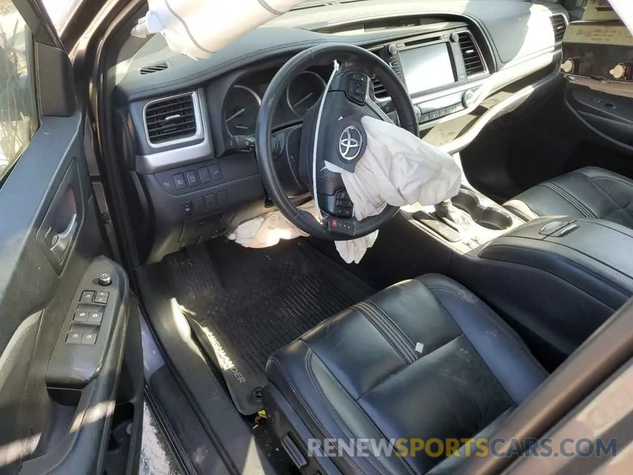 8 fotografías del automóvil dañado 5TDJZRFH1KS571993 TOYOTA HIGHLANDER 2019