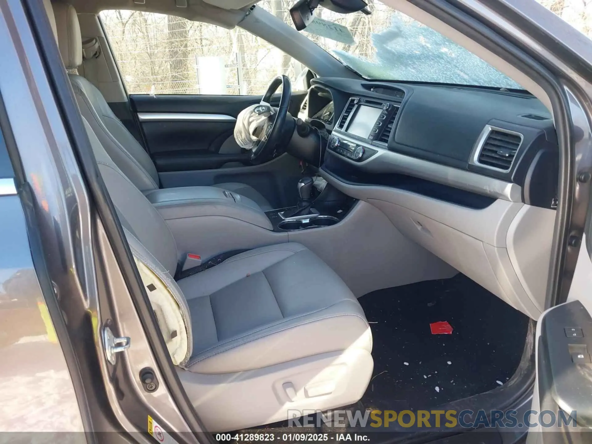 5 fotografías del automóvil dañado 5TDJZRFH1KS573517 TOYOTA HIGHLANDER 2019