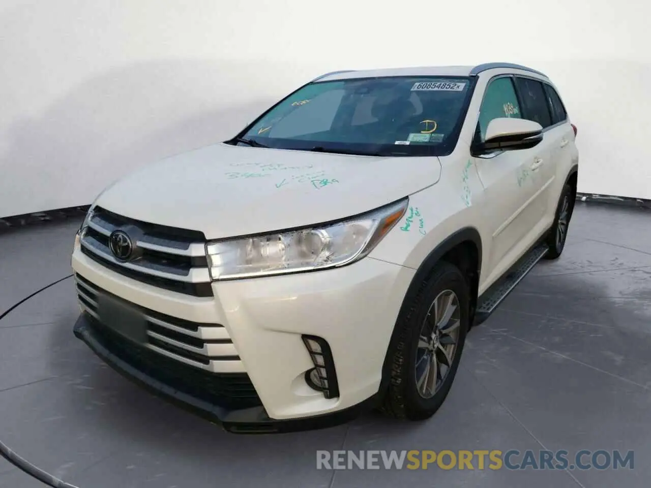 2 fotografías del automóvil dañado 5TDJZRFH1KS589300 TOYOTA HIGHLANDER 2019