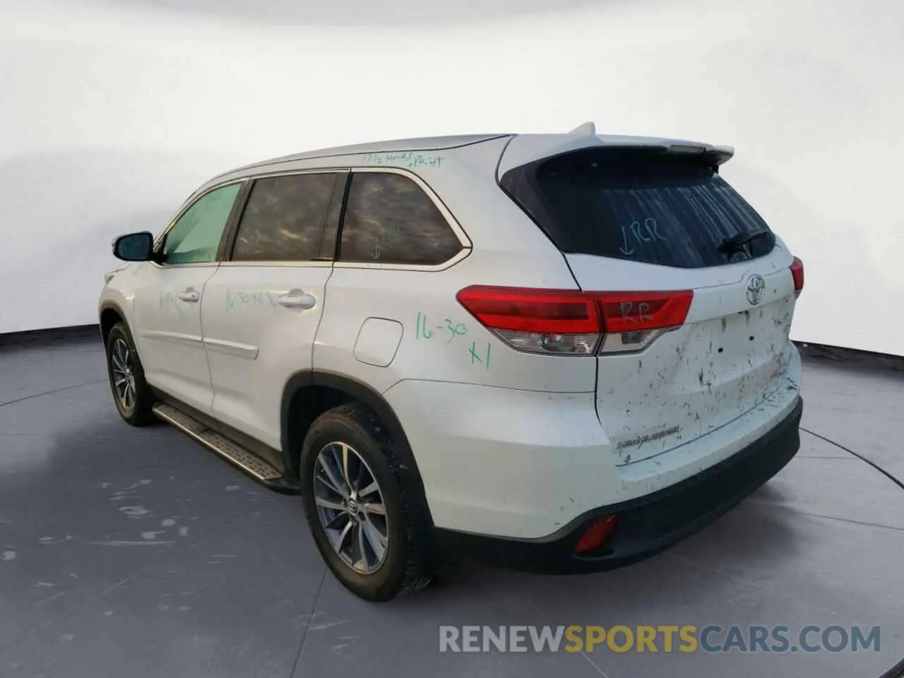 3 fotografías del automóvil dañado 5TDJZRFH1KS589300 TOYOTA HIGHLANDER 2019