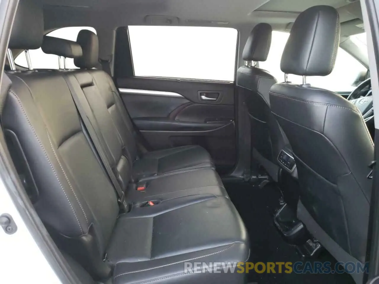 6 fotografías del automóvil dañado 5TDJZRFH1KS589300 TOYOTA HIGHLANDER 2019