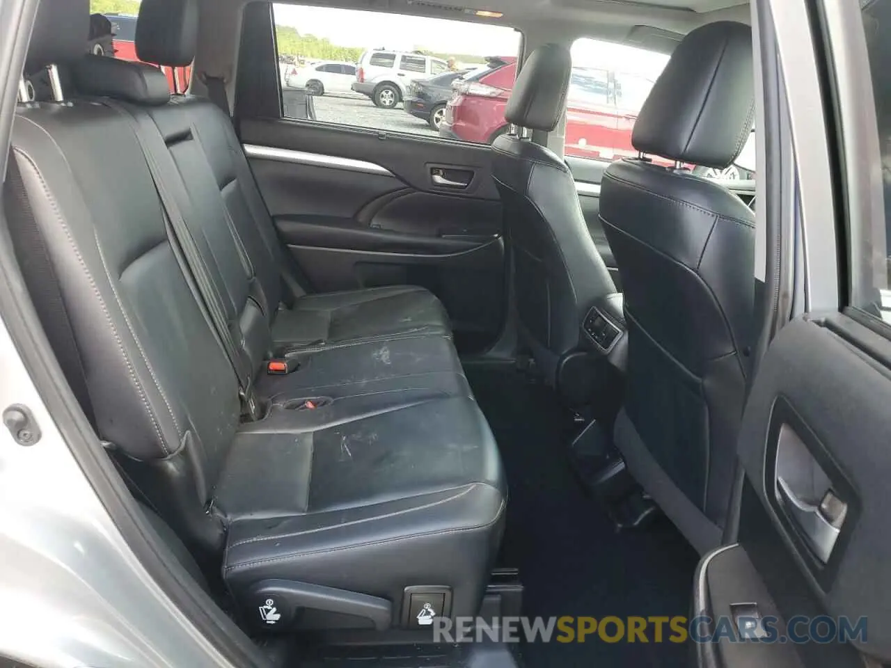 10 fotografías del automóvil dañado 5TDJZRFH1KS590379 TOYOTA HIGHLANDER 2019