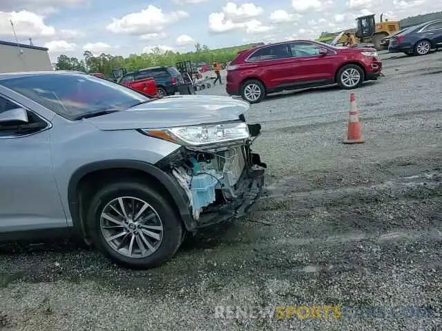 14 fotografías del automóvil dañado 5TDJZRFH1KS590379 TOYOTA HIGHLANDER 2019