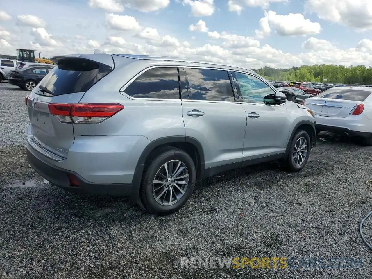 3 fotografías del automóvil dañado 5TDJZRFH1KS590379 TOYOTA HIGHLANDER 2019