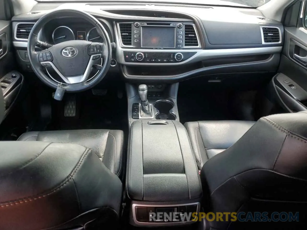 8 fotografías del automóvil dañado 5TDJZRFH1KS590379 TOYOTA HIGHLANDER 2019