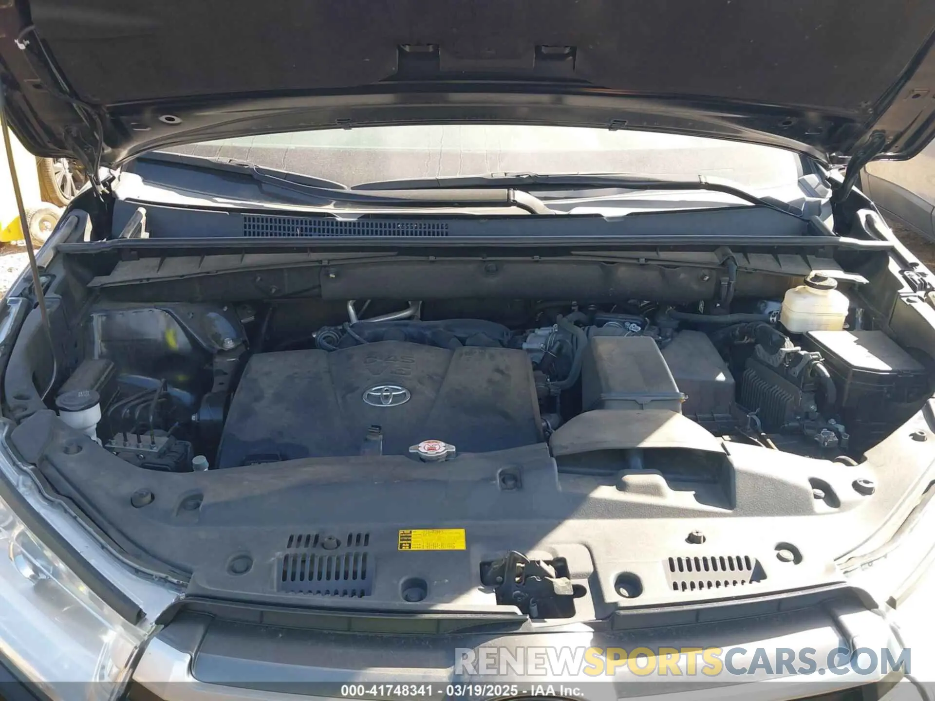 10 fotografías del automóvil dañado 5TDJZRFH1KS603437 TOYOTA HIGHLANDER 2019
