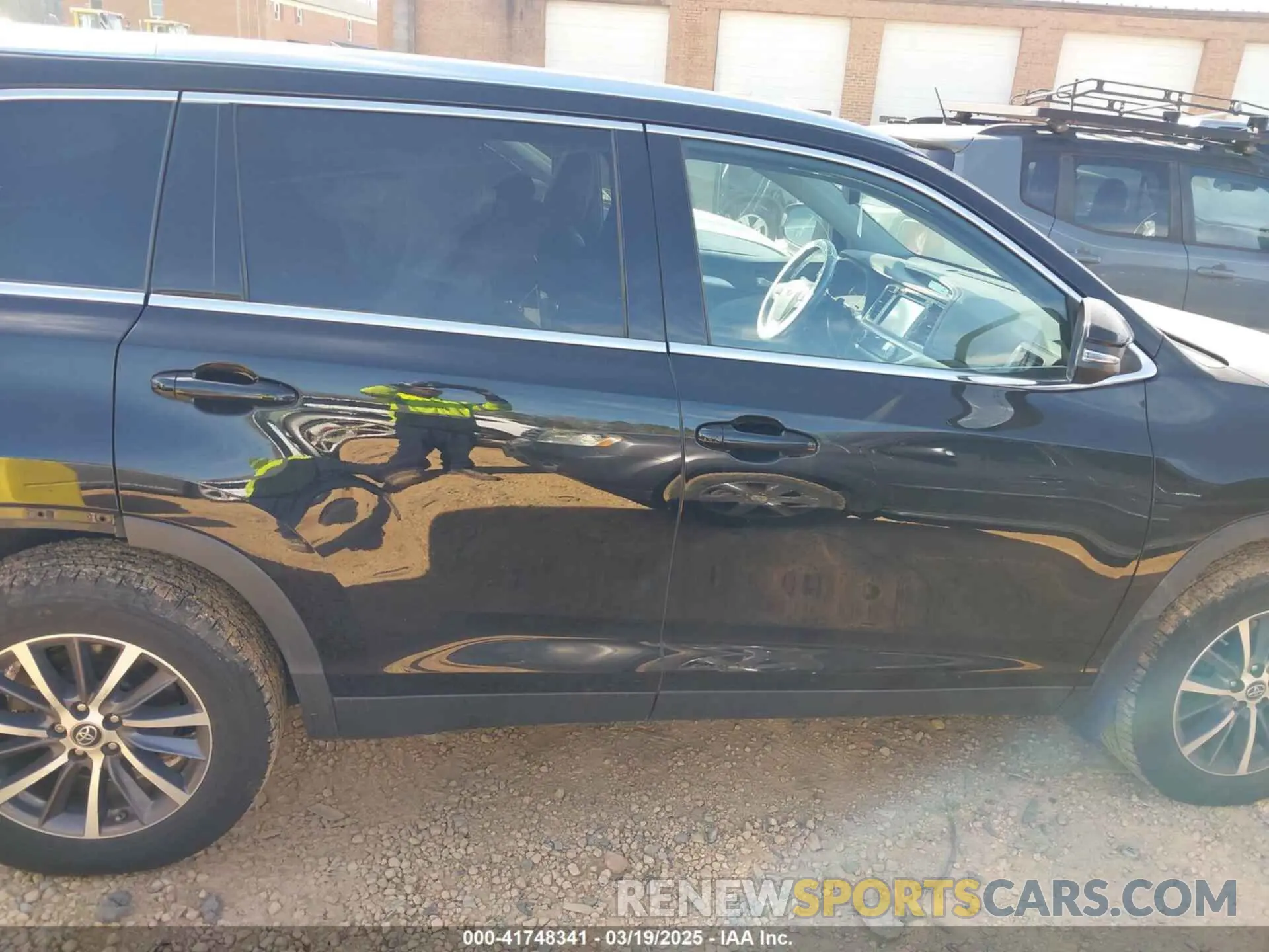 13 fotografías del automóvil dañado 5TDJZRFH1KS603437 TOYOTA HIGHLANDER 2019
