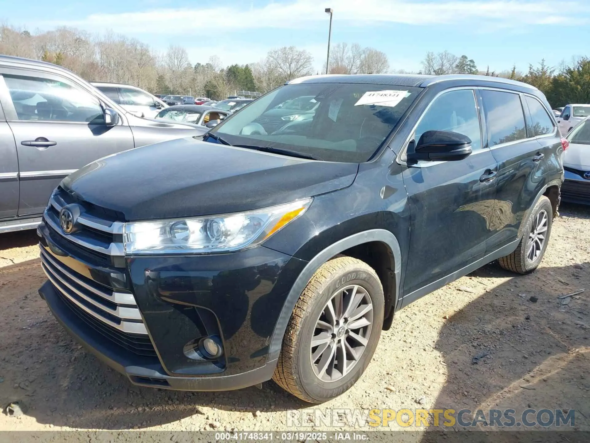 2 fotografías del automóvil dañado 5TDJZRFH1KS603437 TOYOTA HIGHLANDER 2019