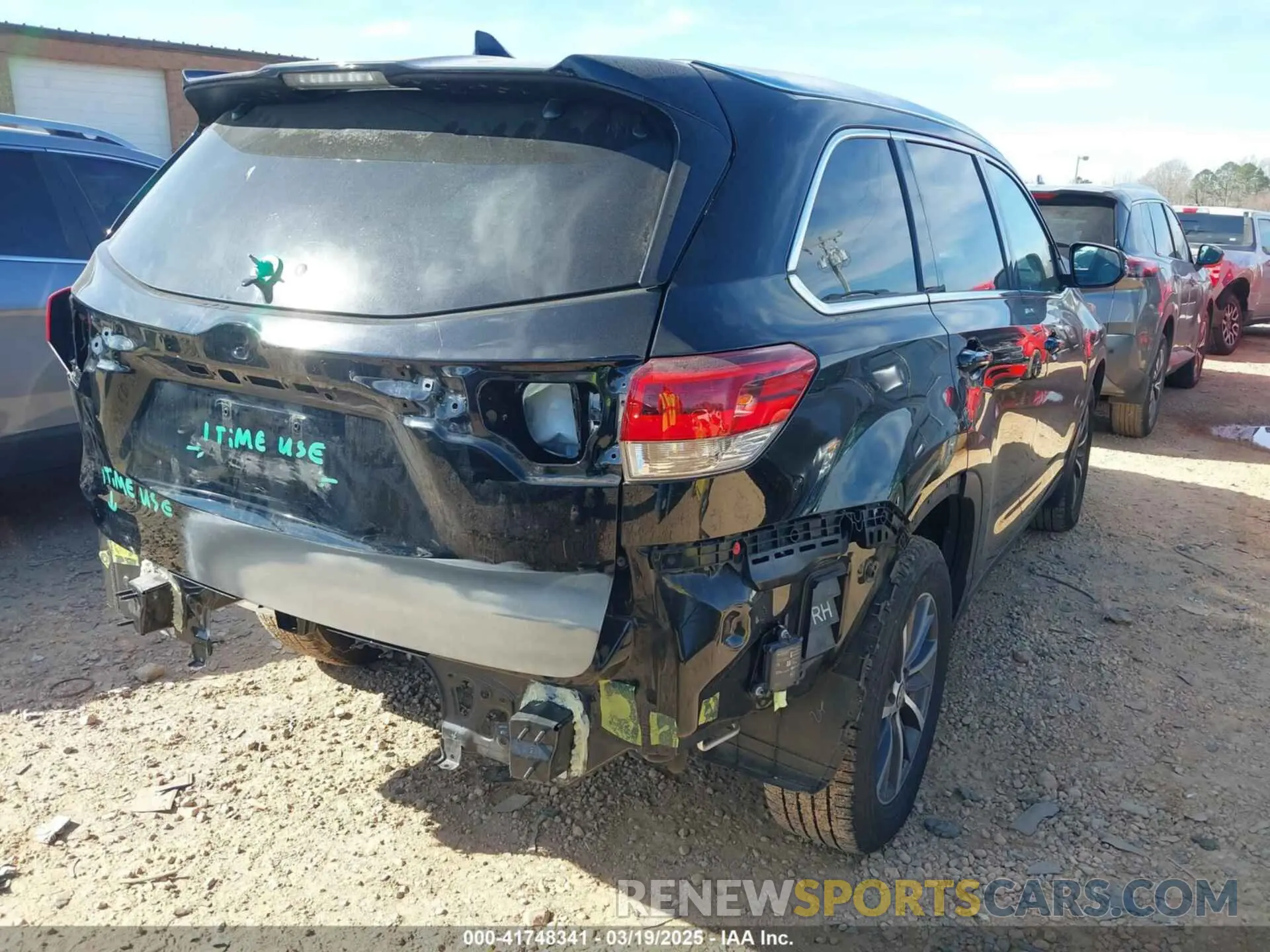 4 fotografías del automóvil dañado 5TDJZRFH1KS603437 TOYOTA HIGHLANDER 2019