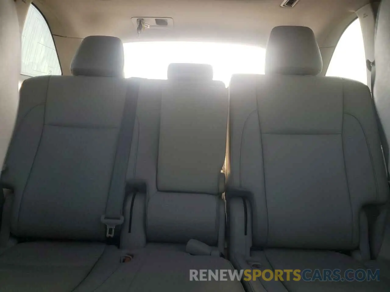 10 fotografías del automóvil dañado 5TDJZRFH1KS612669 TOYOTA HIGHLANDER 2019