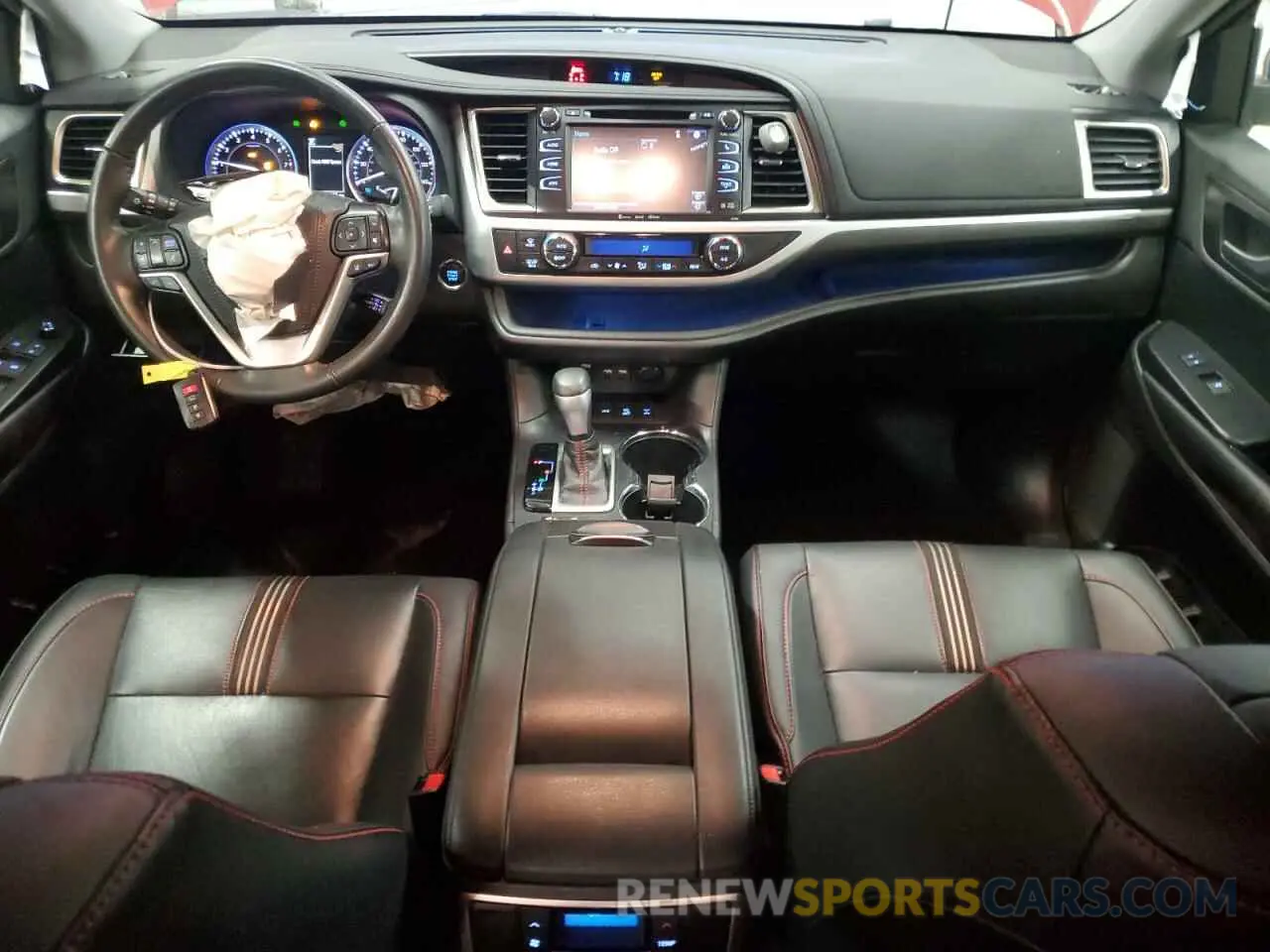 8 fotografías del automóvil dañado 5TDJZRFH1KS622330 TOYOTA HIGHLANDER 2019
