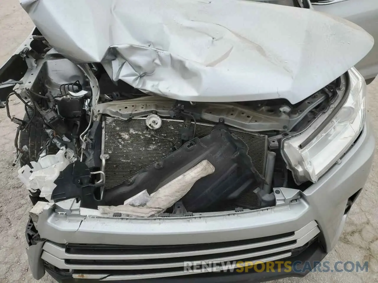 12 fotografías del automóvil dañado 5TDJZRFH1KS629567 TOYOTA HIGHLANDER 2019