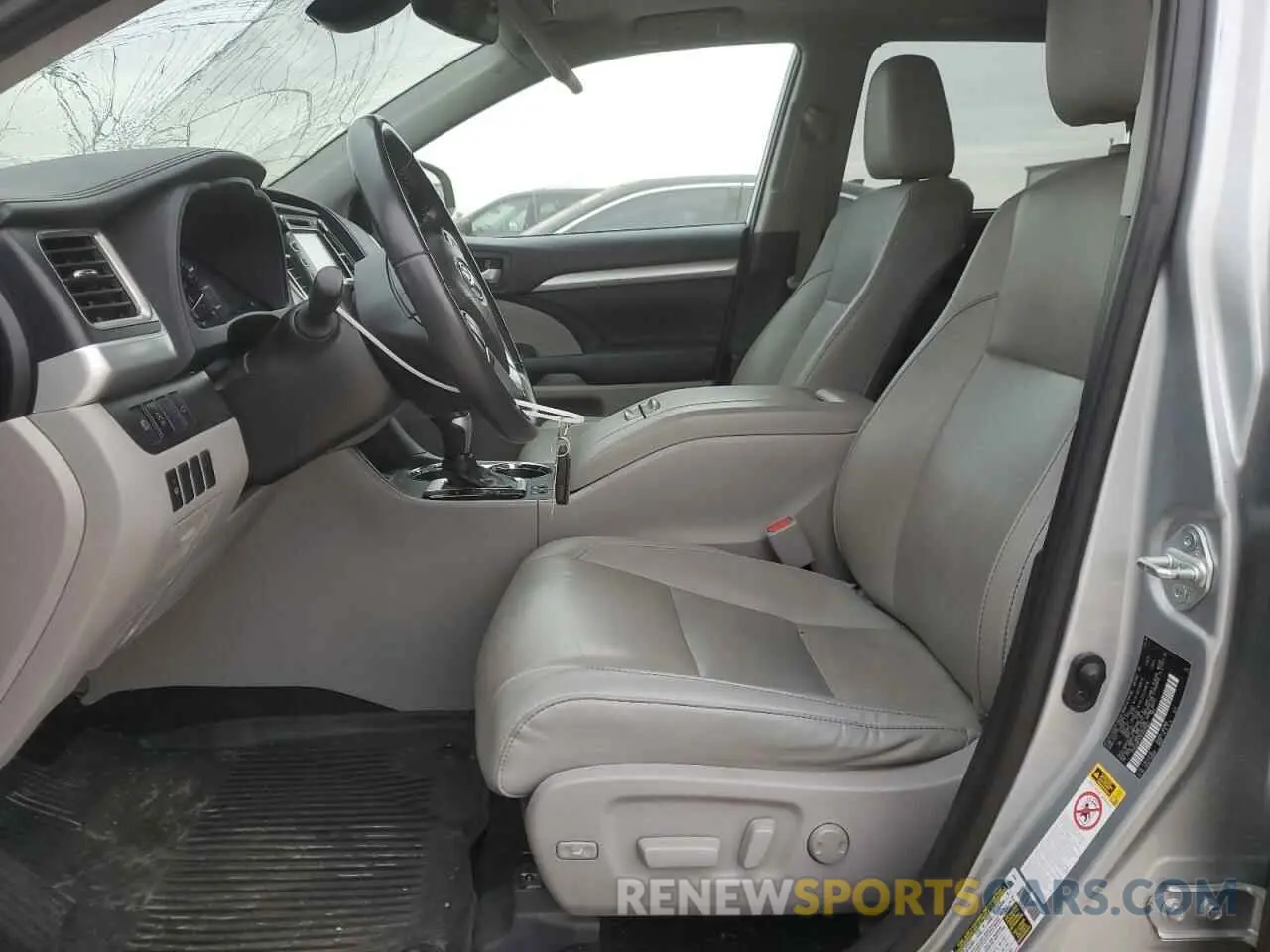 7 fotografías del automóvil dañado 5TDJZRFH1KS629567 TOYOTA HIGHLANDER 2019