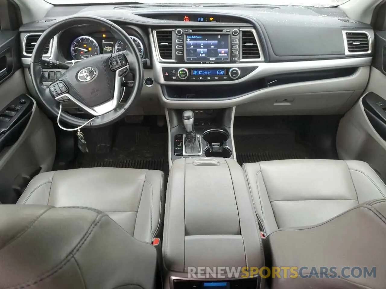8 fotografías del automóvil dañado 5TDJZRFH1KS629567 TOYOTA HIGHLANDER 2019