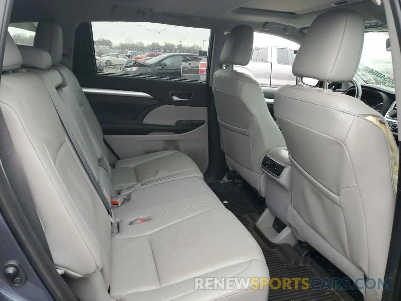 11 fotografías del automóvil dañado 5TDJZRFH1KS704817 TOYOTA HIGHLANDER 2019