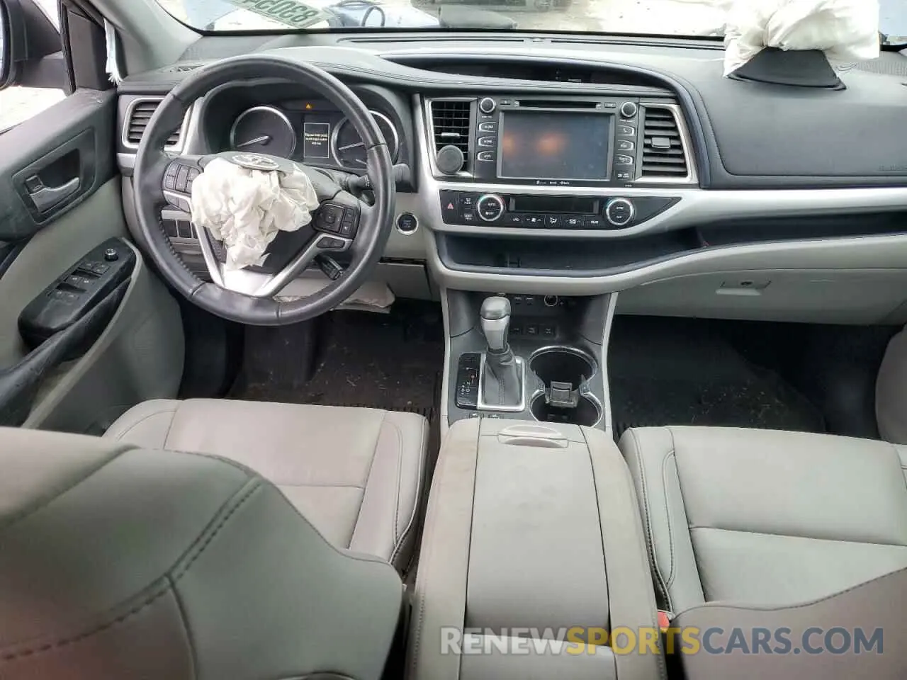 8 fotografías del automóvil dañado 5TDJZRFH1KS704817 TOYOTA HIGHLANDER 2019