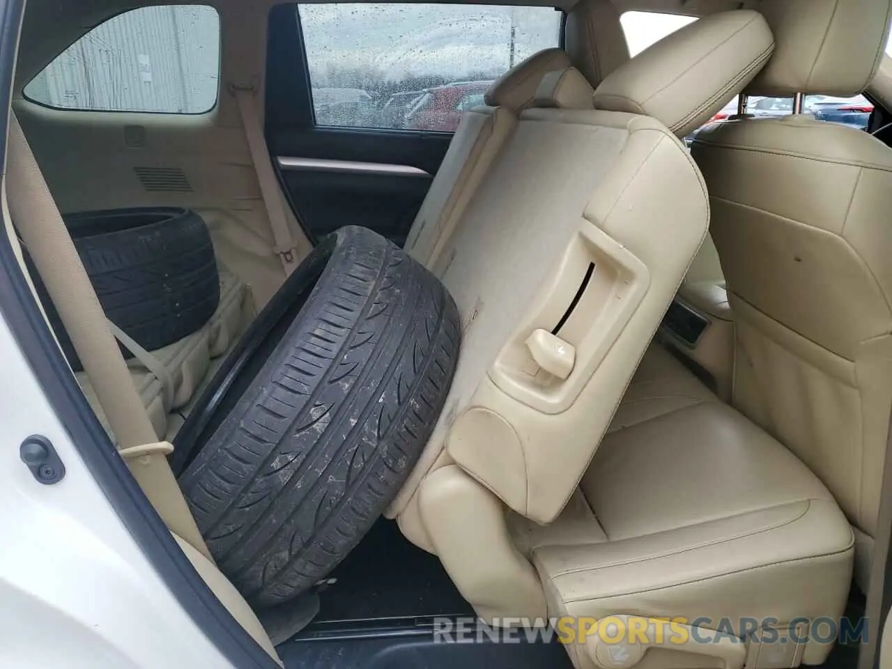 11 fotografías del automóvil dañado 5TDJZRFH1KS714893 TOYOTA HIGHLANDER 2019