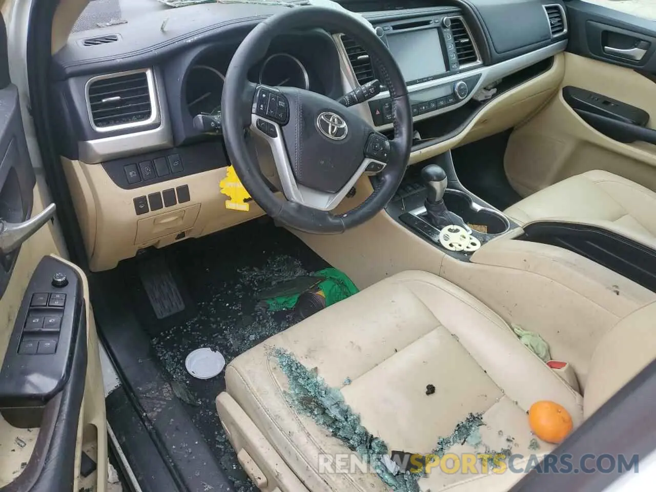 8 fotografías del automóvil dañado 5TDJZRFH1KS714893 TOYOTA HIGHLANDER 2019