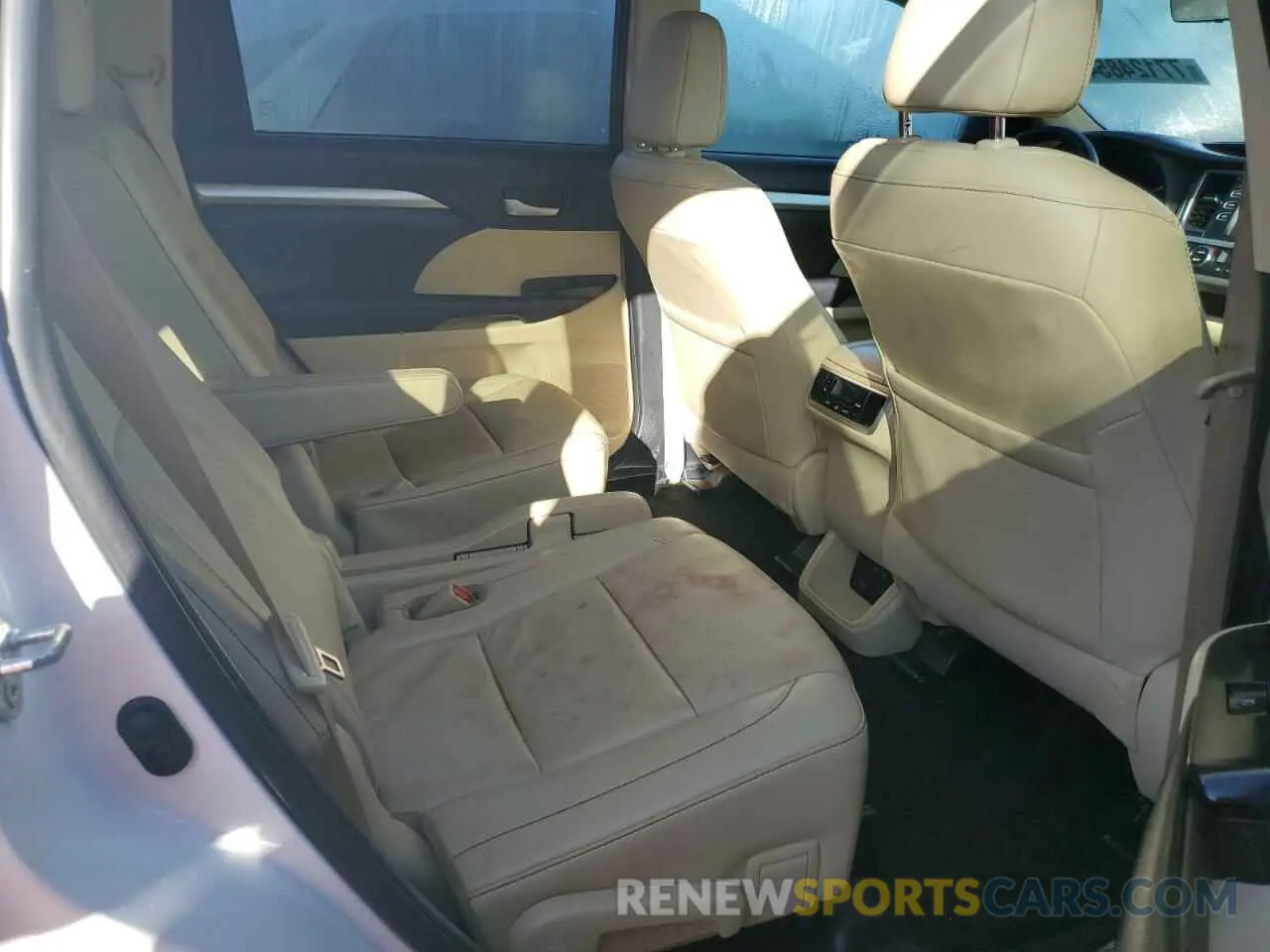 11 fotografías del automóvil dañado 5TDJZRFH1KS716109 TOYOTA HIGHLANDER 2019