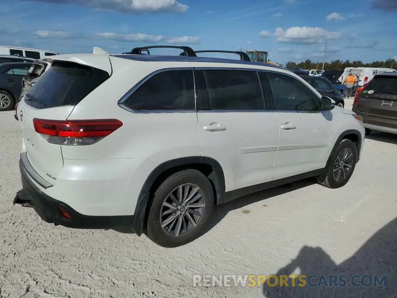 3 fotografías del automóvil dañado 5TDJZRFH1KS716109 TOYOTA HIGHLANDER 2019