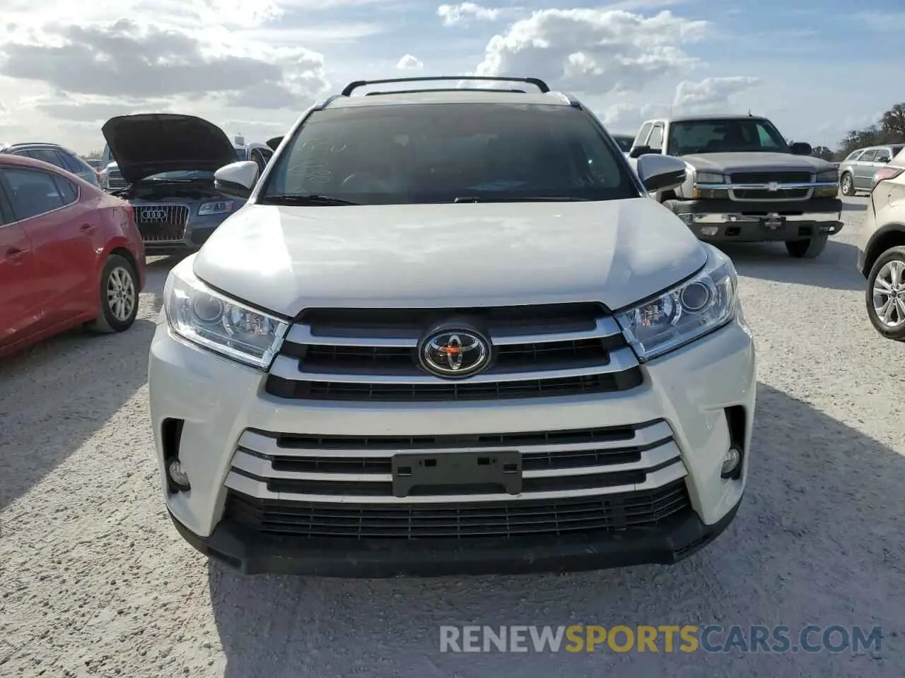 5 fotografías del automóvil dañado 5TDJZRFH1KS716109 TOYOTA HIGHLANDER 2019