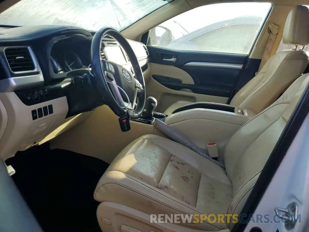 7 fotografías del automóvil dañado 5TDJZRFH1KS716109 TOYOTA HIGHLANDER 2019