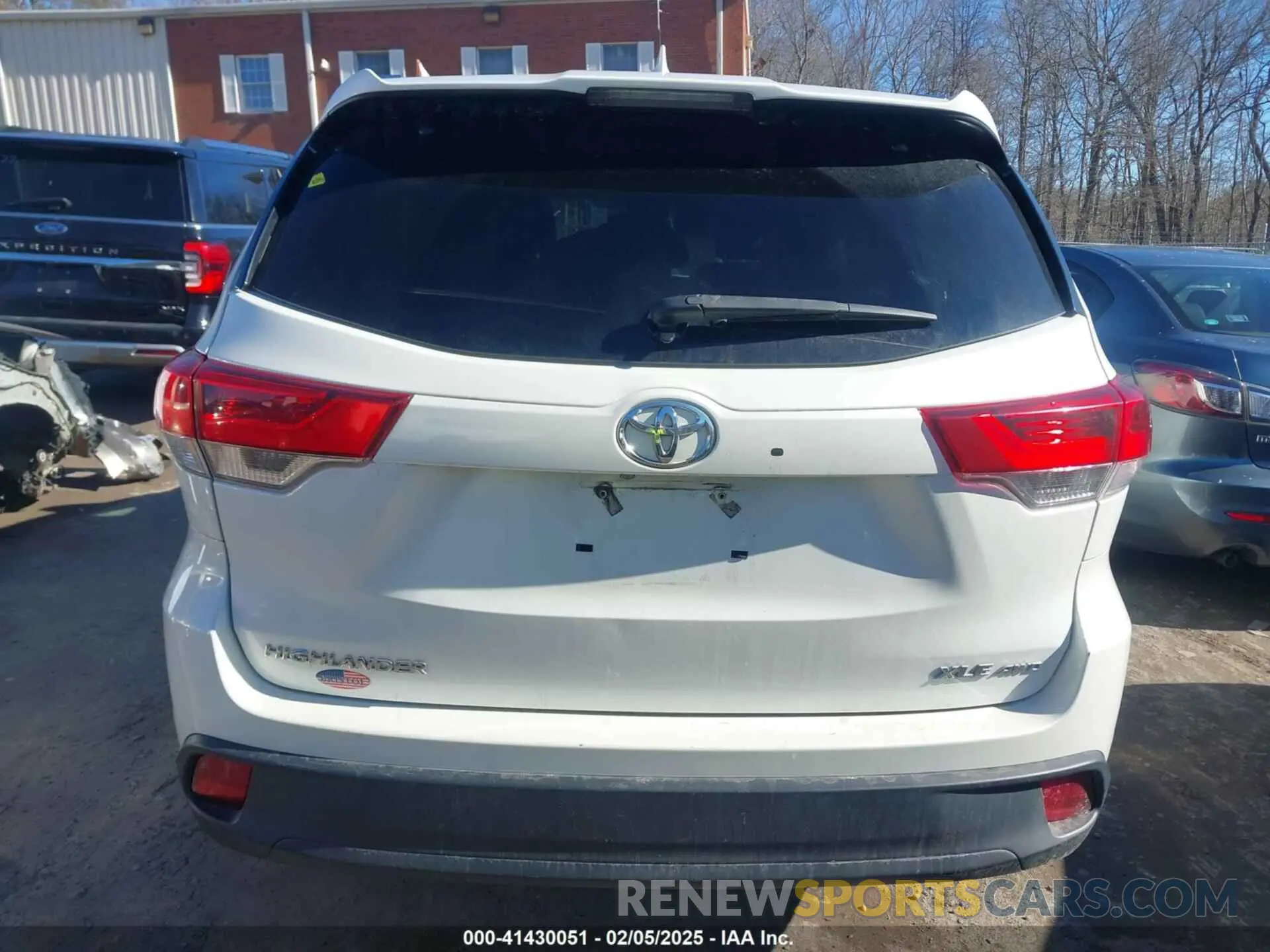 16 fotografías del automóvil dañado 5TDJZRFH1KS922403 TOYOTA HIGHLANDER 2019