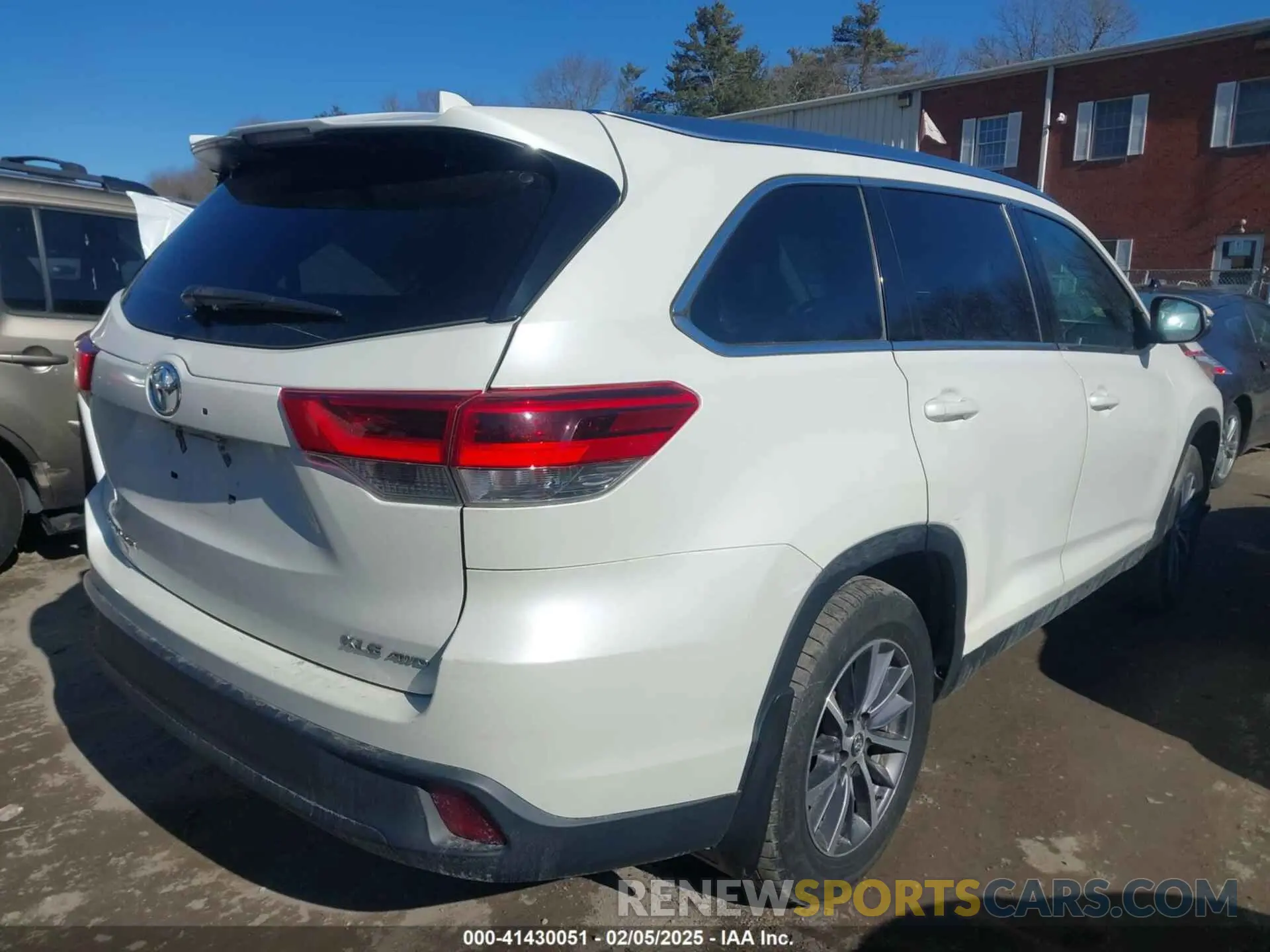 4 fotografías del automóvil dañado 5TDJZRFH1KS922403 TOYOTA HIGHLANDER 2019