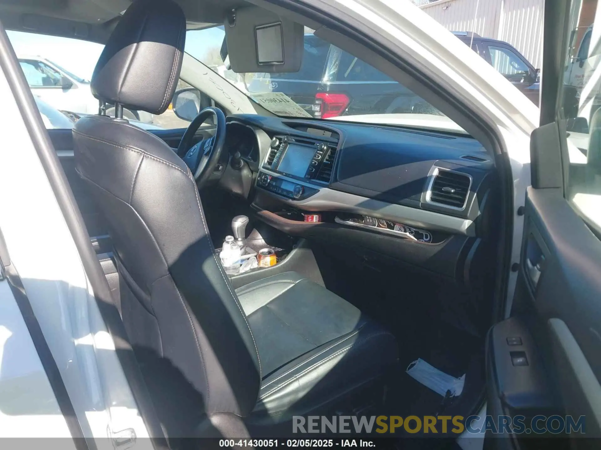 5 fotografías del automóvil dañado 5TDJZRFH1KS922403 TOYOTA HIGHLANDER 2019