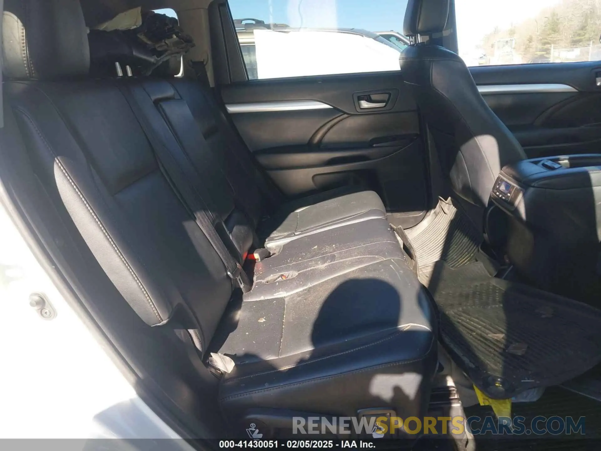 8 fotografías del automóvil dañado 5TDJZRFH1KS922403 TOYOTA HIGHLANDER 2019