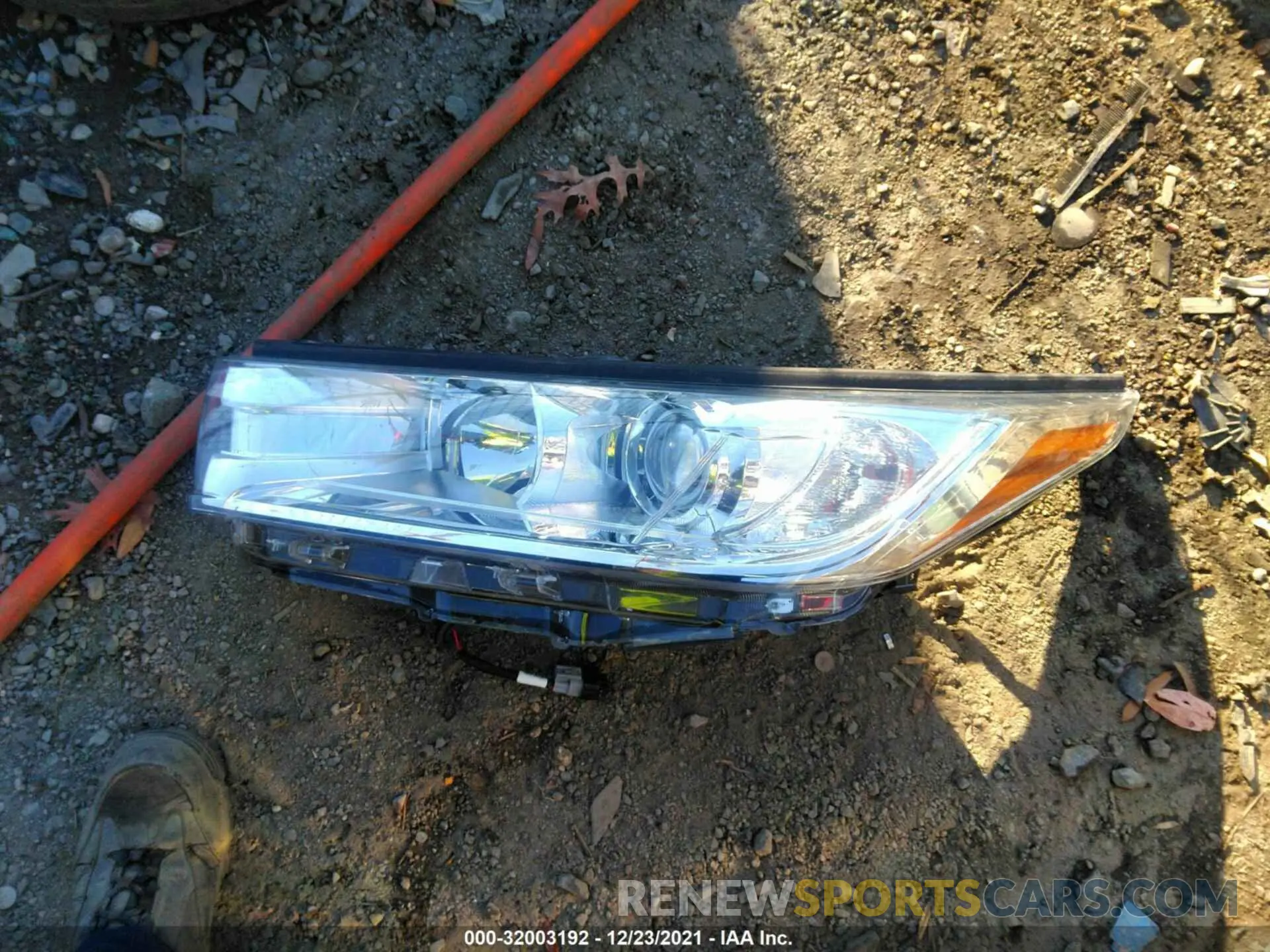 11 fotografías del automóvil dañado 5TDJZRFH1KS932073 TOYOTA HIGHLANDER 2019