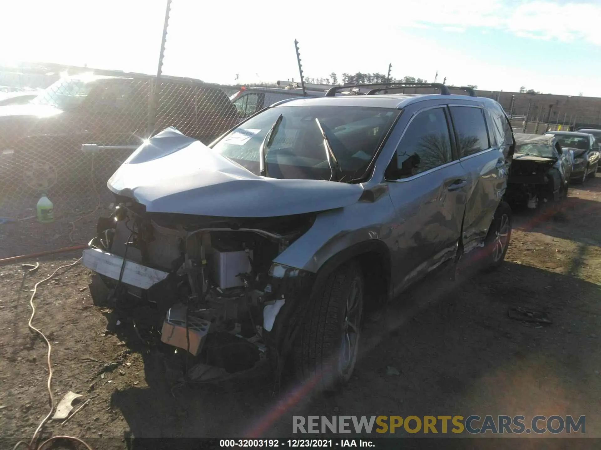 2 fotografías del automóvil dañado 5TDJZRFH1KS932073 TOYOTA HIGHLANDER 2019
