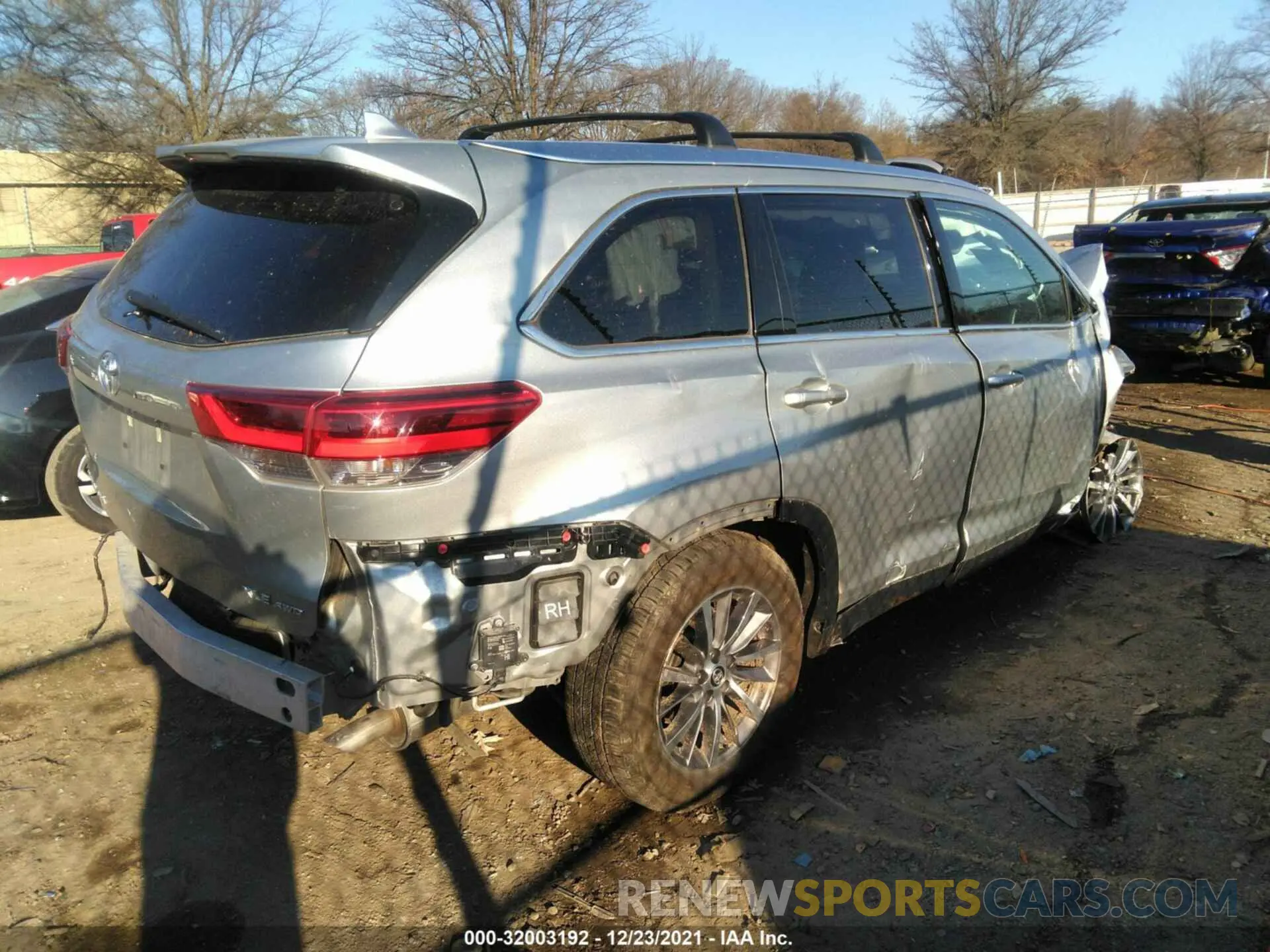 4 fotografías del automóvil dañado 5TDJZRFH1KS932073 TOYOTA HIGHLANDER 2019