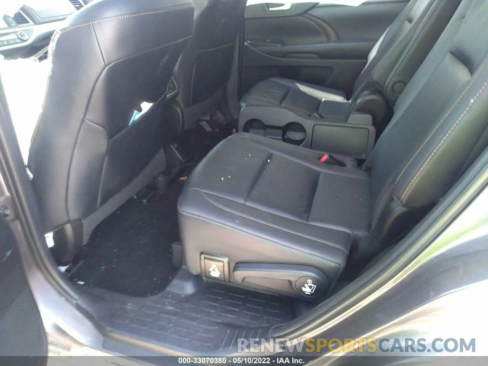 8 fotografías del automóvil dañado 5TDJZRFH1KS944725 TOYOTA HIGHLANDER 2019
