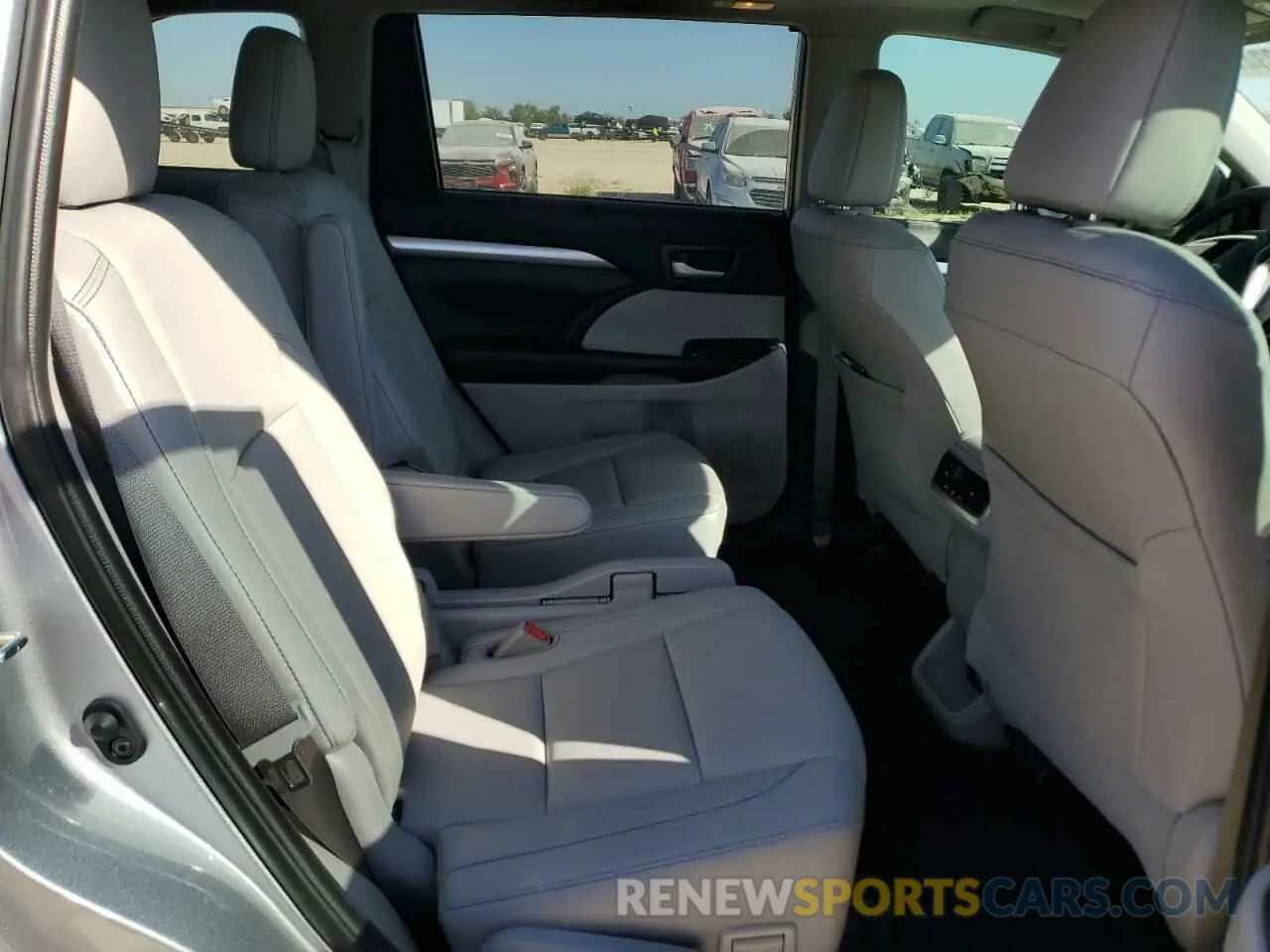 11 fotografías del automóvil dañado 5TDJZRFH1KS953070 TOYOTA HIGHLANDER 2019