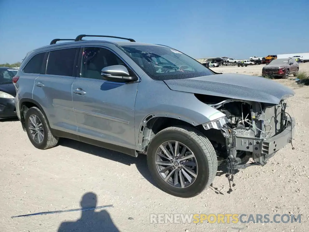4 fotografías del automóvil dañado 5TDJZRFH1KS953070 TOYOTA HIGHLANDER 2019