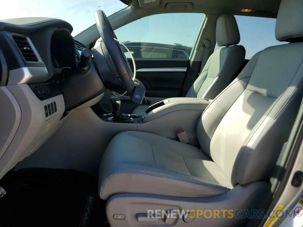 7 fotografías del automóvil dañado 5TDJZRFH1KS953070 TOYOTA HIGHLANDER 2019