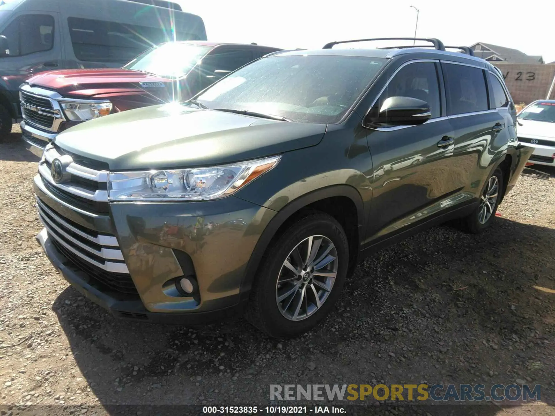 2 fotografías del automóvil dañado 5TDJZRFH1KS956986 TOYOTA HIGHLANDER 2019