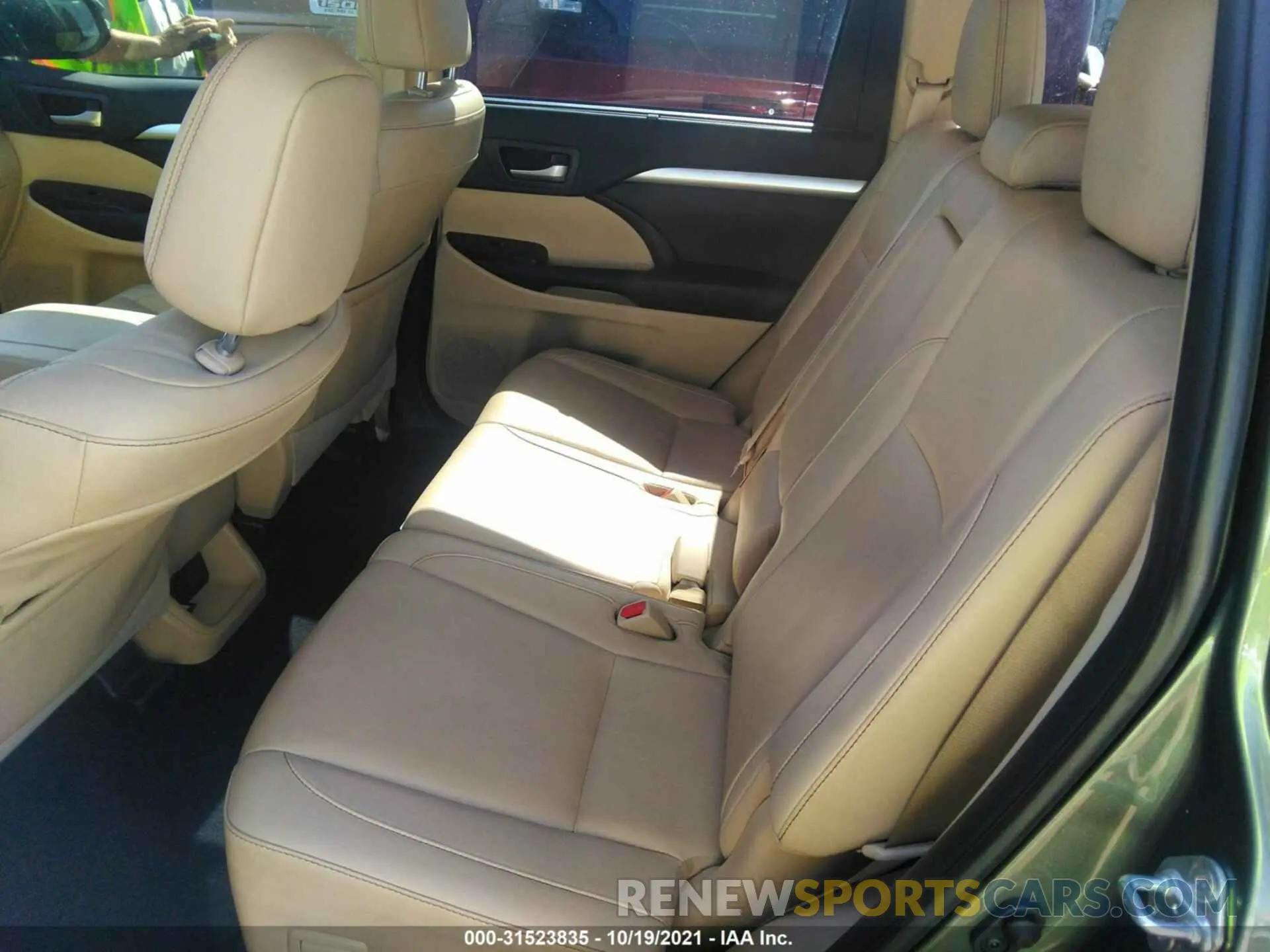 8 fotografías del automóvil dañado 5TDJZRFH1KS956986 TOYOTA HIGHLANDER 2019