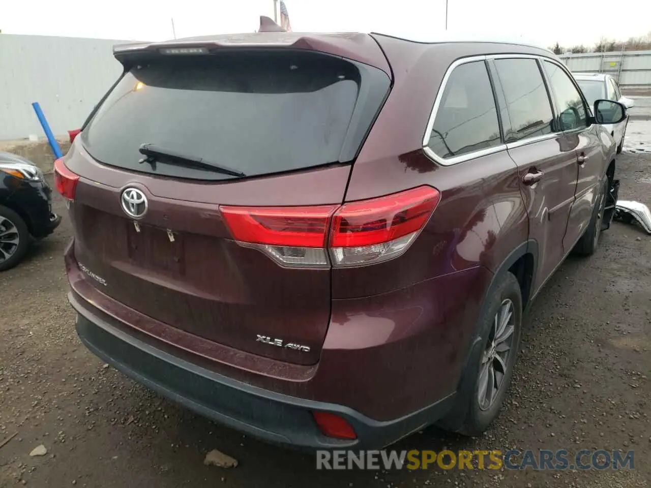 4 fotografías del automóvil dañado 5TDJZRFH1KS981581 TOYOTA HIGHLANDER 2019