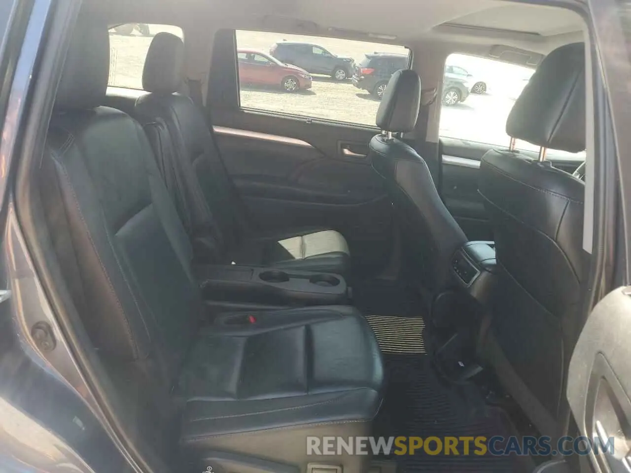 10 fotografías del automóvil dañado 5TDJZRFH1KS991950 TOYOTA HIGHLANDER 2019